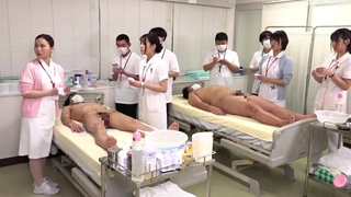 拉丁裔业余爱好者展示她的大胸部和性感身材