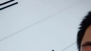 【真实搭讪】搭讪两个00后打工妹到天台给我撸出来