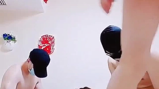 业余色情爱好者们很高兴!这个视频展示了一个惊人的亚洲少女,有着大屁股,在星巴克喝咖啡。准备好一些硬核动作和热辣的性爱场景,让你喘不过气来。不要错过这个业余宝石!