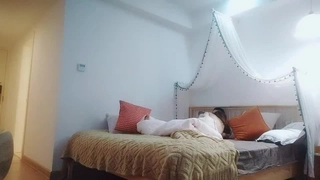 粉嫩小美女酒店开房~激烈乱斗口交舌吻射一波~