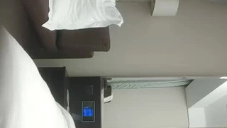 【葉總探花】帥小伙約外圍，苗條美腿配上C罩杯粉嫩乳房，天生炮架子必須狠狠干女神