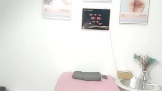 老哥探花约了个双马尾萌妹子 穿上情趣女仆装沙发上玩弄一番再大力猛操 很是诱惑喜欢不要错过