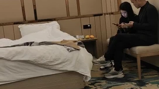 大奶老师约我到旅馆一对一教学\"