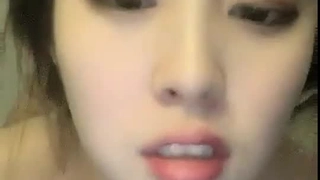 穿着红色内衣性让性欲增大的熟女抽插做爱