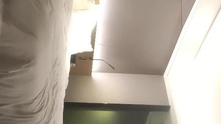 钢琴老师才艺主播，露脸了跟狼友互动撩骚，脱光了边弹钢琴边唱给狼友听，火辣艳舞逼逼掰开给狼友看特写真骚