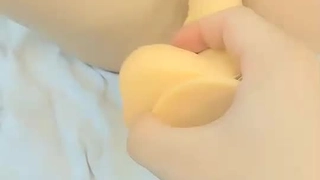 性欲旺盛的少女在狂野的旅程中接受大鸡巴