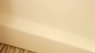 年轻短发学生头新人妹子，贫乳苗条身材，互玩69，无套女上位打桩